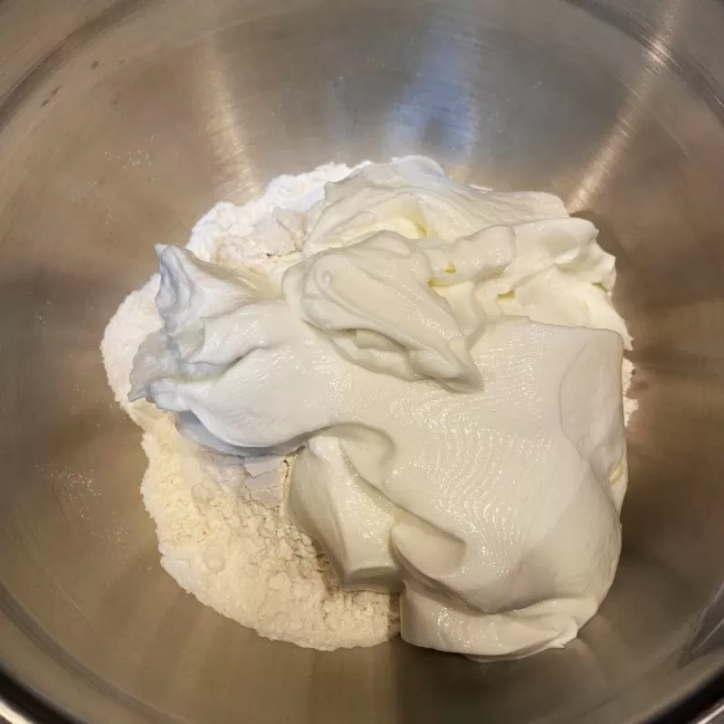 Making Weight Watchers Bagel Dough With Fat Free Greek Yogurt